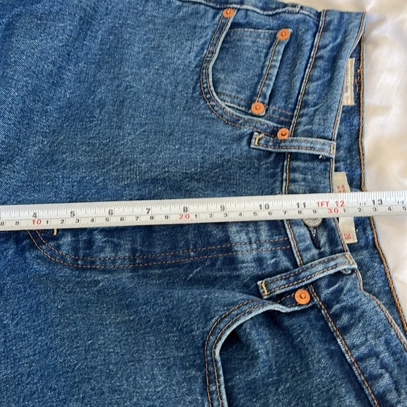 Levi's Premium Ribcage Straight Size 28 Medium Wash. Color is Georgie - Picture 13 of 15